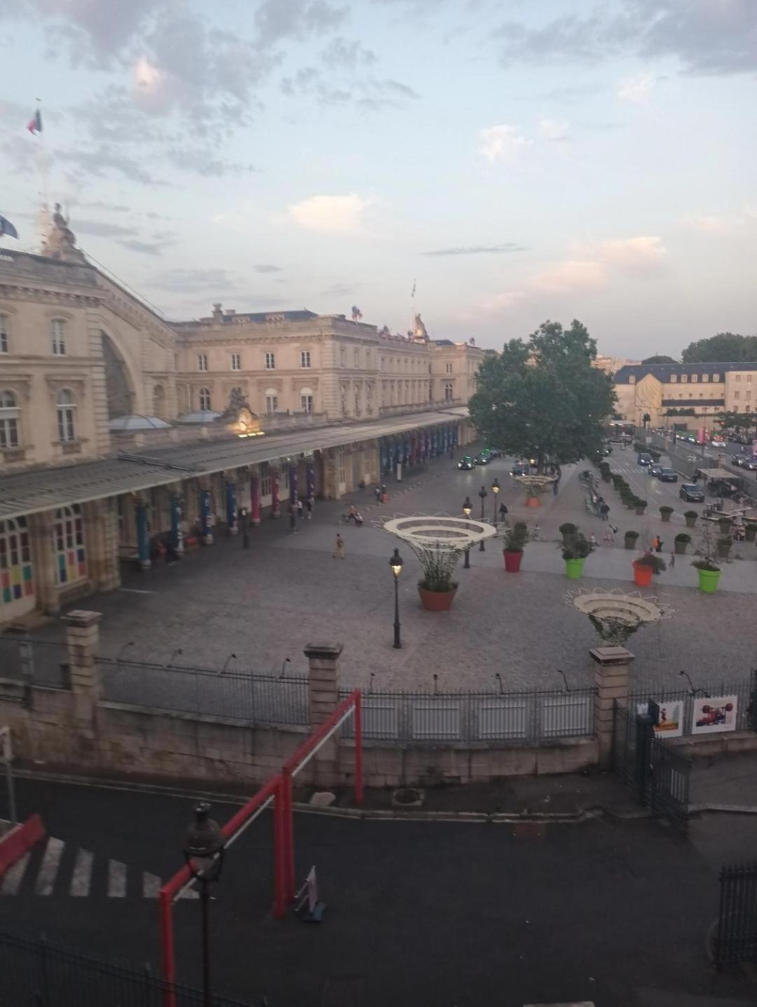 Hotel De Lorraine Париж Екстериор снимка